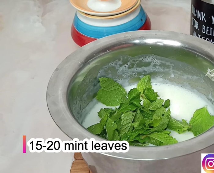 Add fresh mint leaves to the hot mixture and stir well. Set aside to cool.