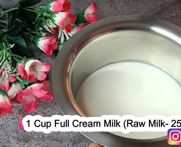 In a thick-bottomed vessel, combine milk, milk powder, powdered sugar, and cornflour. Mix until smooth. (Optional: Add CMC powder).