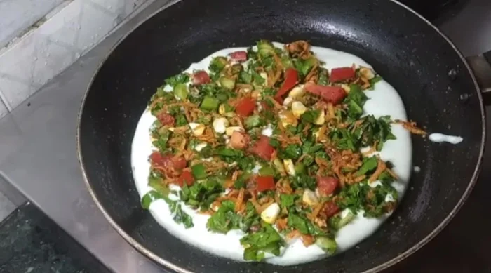 Cover the stuffing with more batter, ensuring the vegetables are completely covered. (125.759)