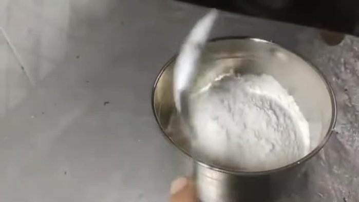 Combine semolina, rice flour, gram flour, and wheat flour. Grind into a fine powder. (0.16)