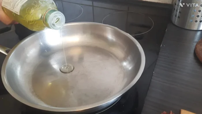 Heat olive oil in a frying pan over medium heat. Add the chopped garlic and sauté until fragrant.