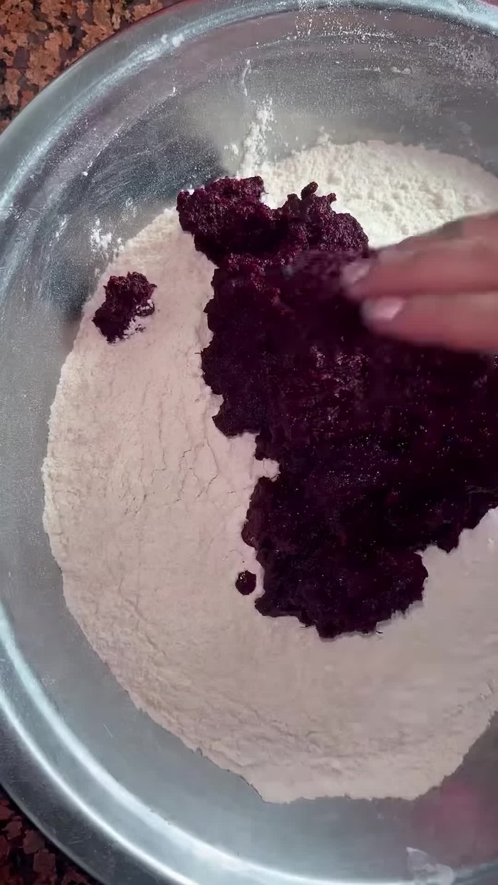 Knead the beetroot paste well with the flour to form a dough. The dough should be smooth and a pretty red color.