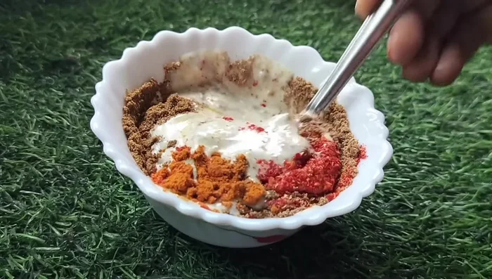 Prepare a spice mixture by combining medium sour curd with various spices. (75.52)
