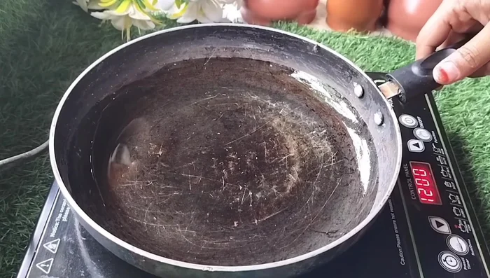 Heat ghee or oil in a pan and gently fry the paneer until lightly browned, avoiding deep frying. (86.96)