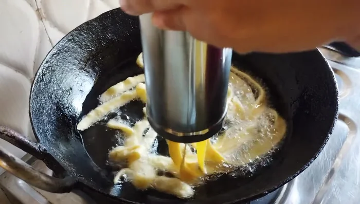 Heat oil in a pan. Once the oil is hot, fry the papdi on low heat, flipping them occasionally until they are golden brown and crispy. Do not overcrowd the pan.
