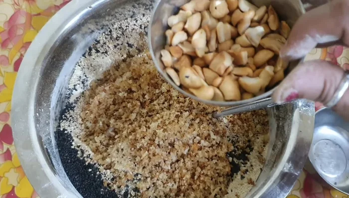Roast cashews in ghee.