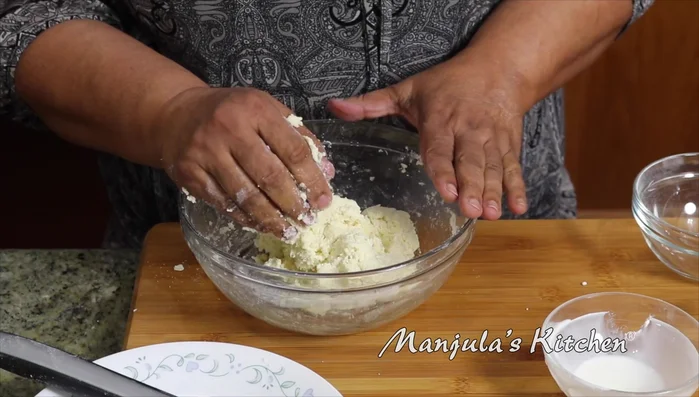 Let the dough rest for 5 minutes to allow the milk powder to absorb excess moisture.