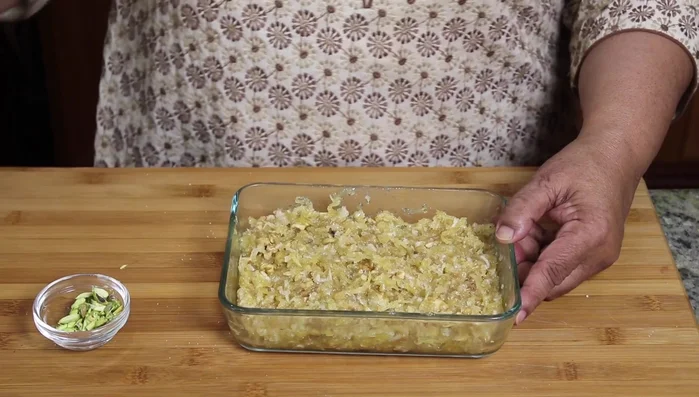 Garnish with sliced pistachios.