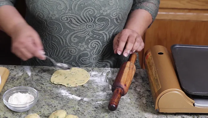 Brush with a little oil, fold in half, then brush with more oil and fold into a triangle.