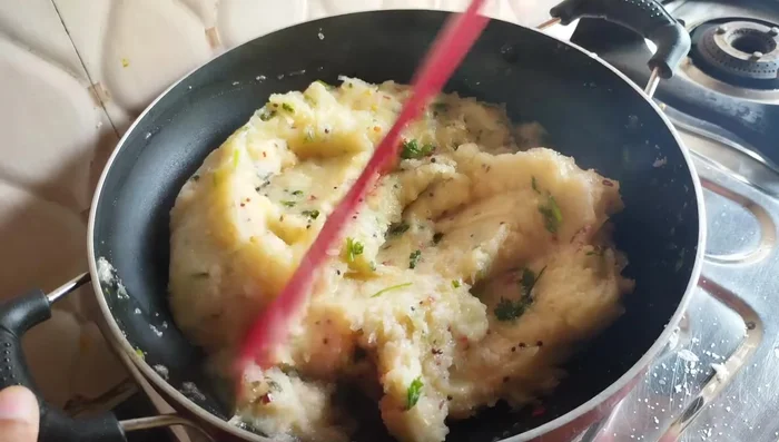 Cook on low heat for 4-5 minutes, stirring constantly, until the mixture pulls away from the sides of the pan.