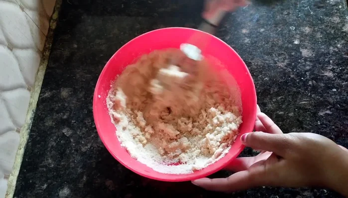 If semolina is coarse, grind it slightly. If the mixture is too thick, add 2 tablespoons of milk and mix.