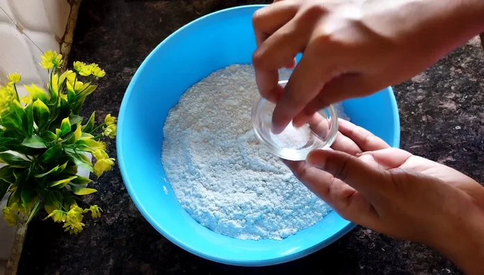 Combine flour and salt in a bowl. Add oil/ghee and rub into the flour until it resembles breadcrumbs.
