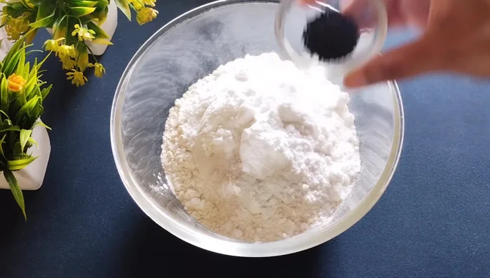 Add one teaspoon of nigella seeds and a pinch of salt.