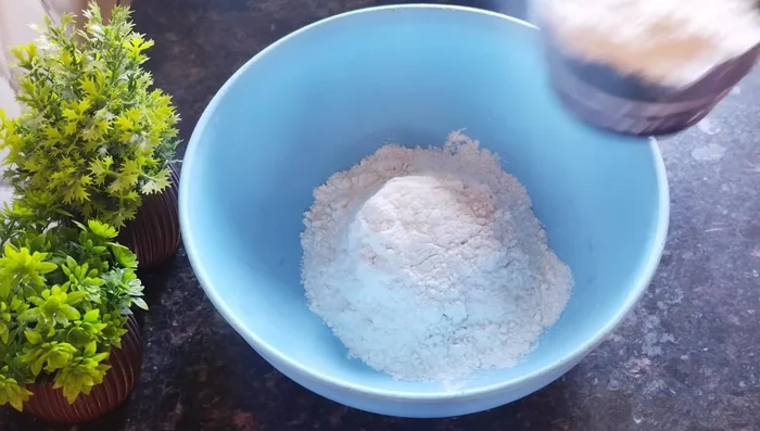 Mix refined flour, salt, and celery in a utensil.