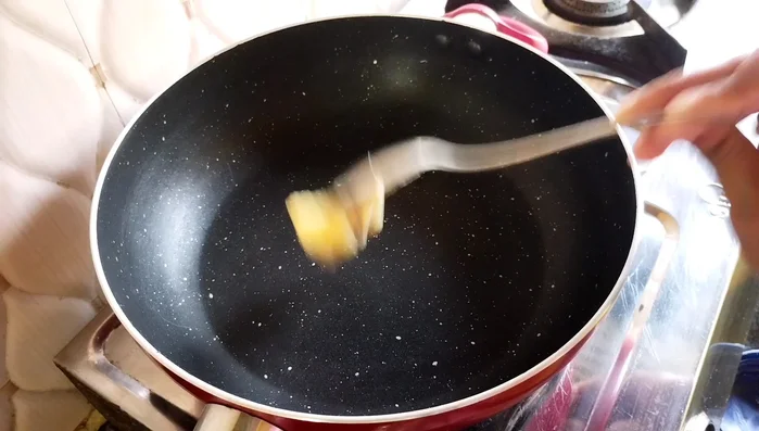 Prepare the stuffing: Heat a pan, add ghee (or oil), and roast fine semolina on low flame until lightly colored. This requires patience to avoid burning.