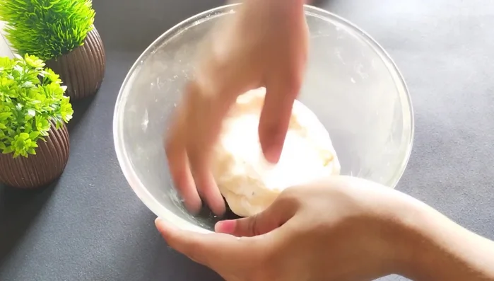 Knead the dough again to make it smooth.