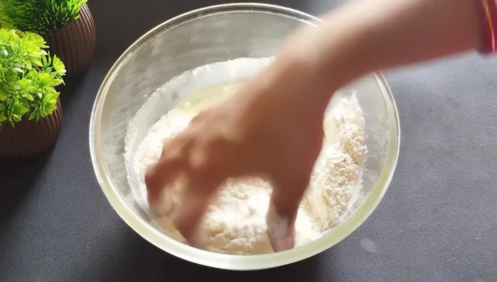 Add oil (or ghee) and rub it into the flour until it resembles breadcrumbs.