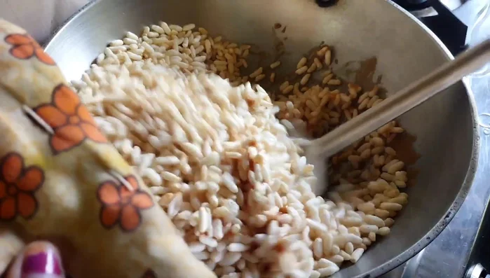 Mix the puffed rice and jaggery thoroughly.