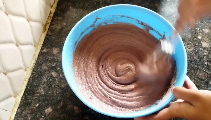 Add a little vanilla essence and mix.