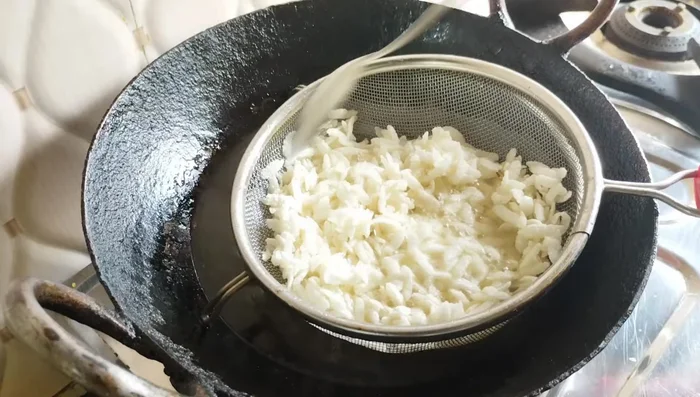 Fry the poha in batches, a little at a time, in the hot oil using a sieve. Fry until puffed and crispy (about 1 minute per batch).