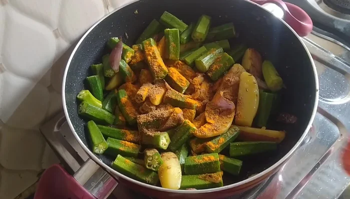 Add 1/2 teaspoon each of turmeric powder, cumin powder, and Kashmiri red chili powder. Add 1 teaspoon of coriander powder. Fry for 4-5 minutes.