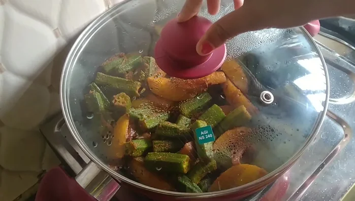 Cook for another 6-7 minutes, stirring occasionally, until both potatoes and ladyfingers are soft.