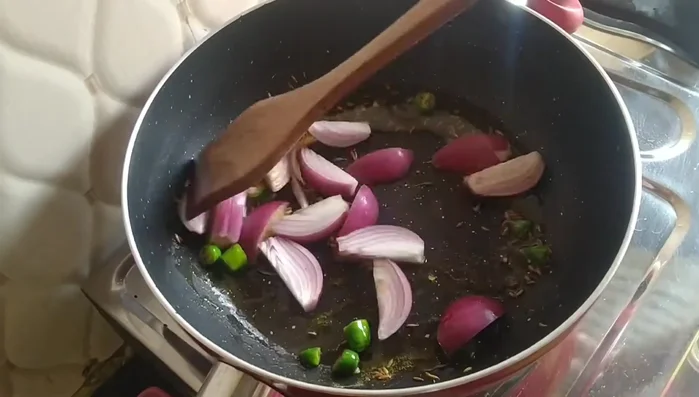 Add the sliced onion and lightly fry for 2-3 minutes, without browning.