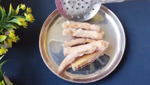 Crispy Shakkar Para Recipe: Diwali Sweet Treat
