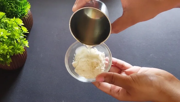Make a thick batter with flour and water. Set aside.