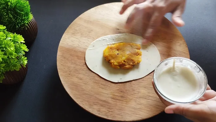 Apply the flour and water batter around the edges to seal the patty.