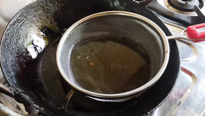 Fry the dried dal in a separate pan over high heat until crispy and golden brown.