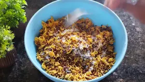Crispy Spicy Dalmoth Namkeen Recipe: Easy Homemade Snack