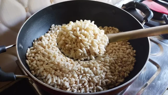 Remove the roasted puffed rice and set aside. Clean the pan.