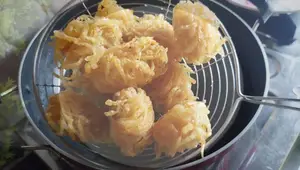 Crispy Potato Lachcha Pakoras: 5-Minute Snack Recipe