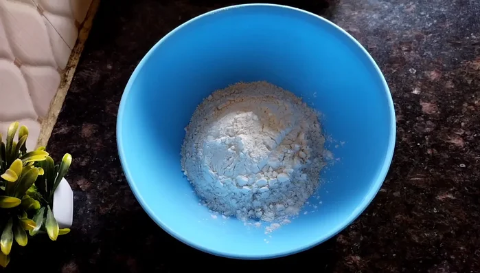 In a bowl, combine wheat flour, celery seeds, salt, and dry fenugreek. Mix well.