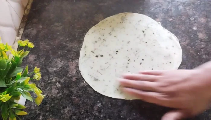 Lightly brush the rolled dough with oil and sprinkle with flour.