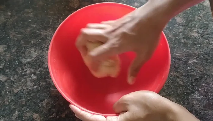 After resting, knead the dough again. Make small balls from the dough.