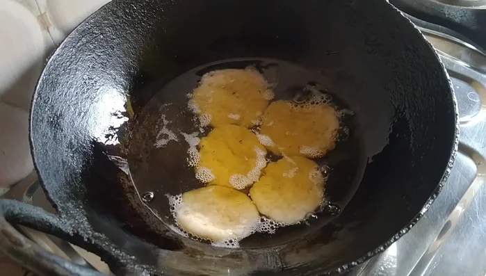 Fry the mathri discs on low heat until golden brown and crispy, flipping occasionally. This may take about 10 minutes.