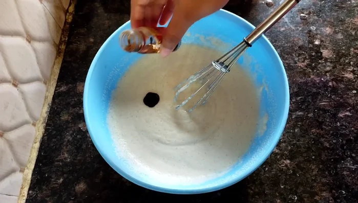 Add vanilla essence (optional) and mix well. Cover and let it rest for an hour.