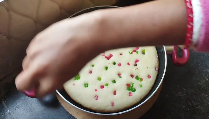 Let it cool completely before removing from the pan.