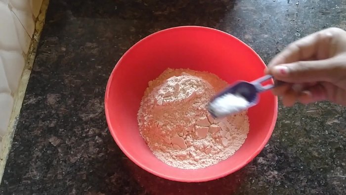 In a bowl, combine wheat flour, salt, grated garlic, and chopped coriander. Mix lightly.