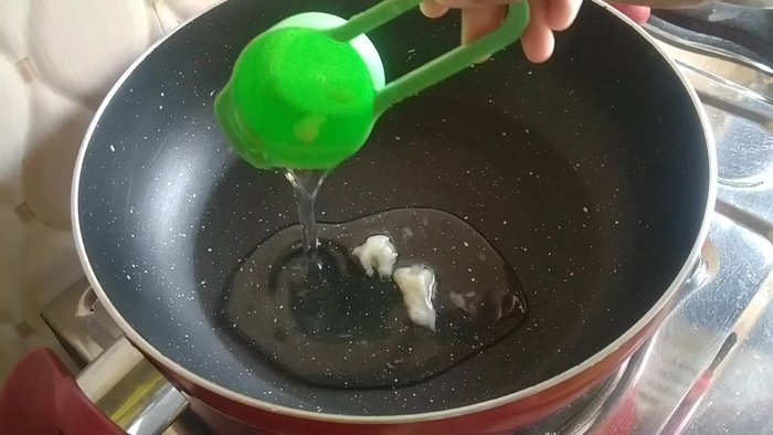 Heat ghee in a pan.