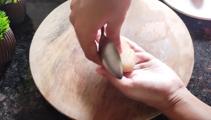 Create designs on the thekua using a spoon, fork, knife, or toothpick. Press designs gently into both sides.