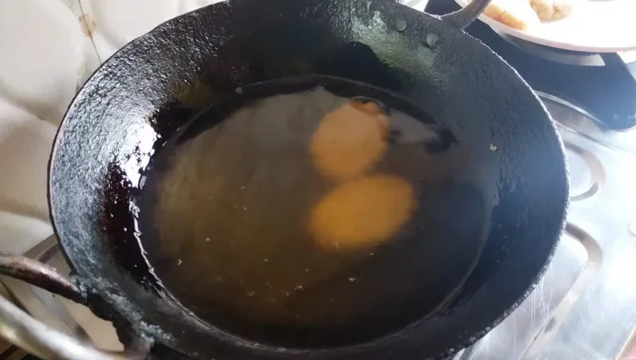 Heat oil in a pan over low heat. Fry the thekua slowly until golden brown on both sides, turning gently to avoid breaking.