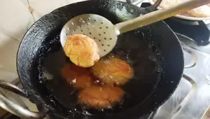 Crispy Bihar Thekua Recipe: Chhath Puja Special Sweet