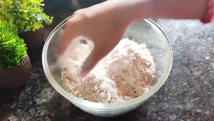 Add the coconut powder (amount as desired) to the flour mixture.
