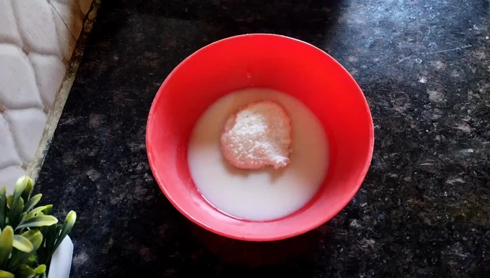 In a bowl, combine buttermilk (milk + vinegar), sugar powder, vanilla essence, and cardamom powder (optional). Mix well until sugar dissolves.