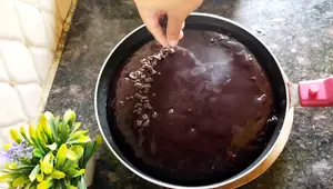 Easy No-Bake Chocolate Cake Recipe (10 min)