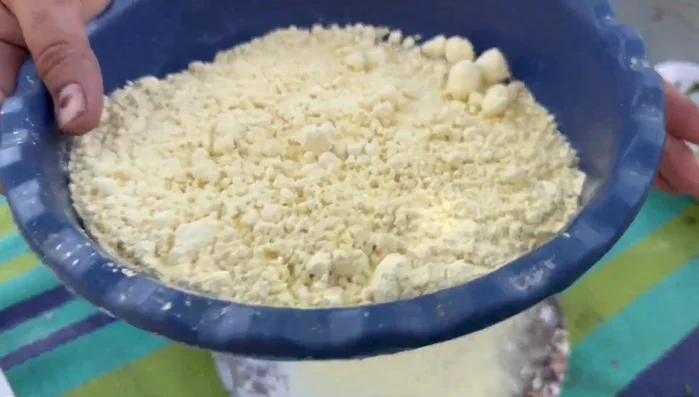 Knead the sifted gram flour with a little oil, remaining ginger-garlic paste, chili powder, turmeric powder, salt, coriander powder, and chopped onions.
