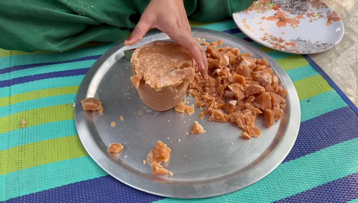 Prepare the puran: Once the cooked dal has cooled slightly, mash it well and mix with the broken jaggery in a pan. Cook until the jaggery is completely dissolved and the mixture is well combined.